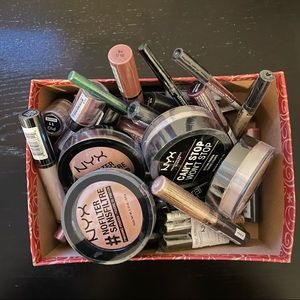 MAKEUP MYSTERY BOX